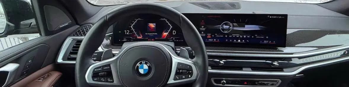 BMW X5 на площадке выдачи