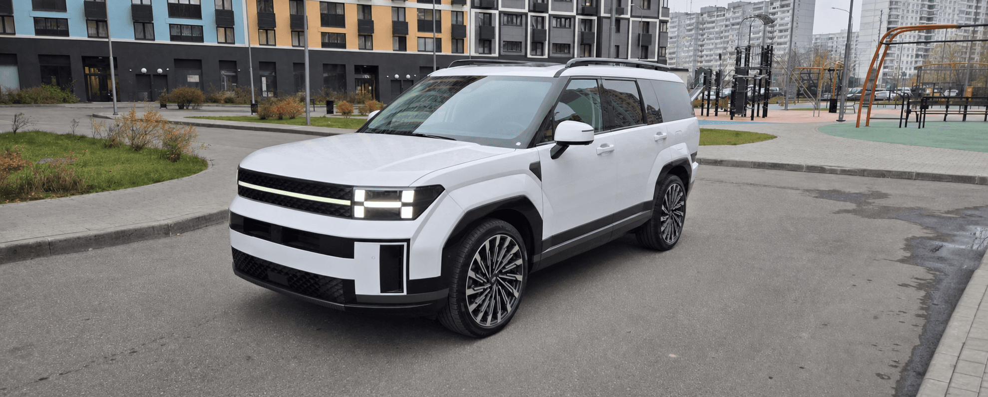Новый легковой автомобиль на выдаче