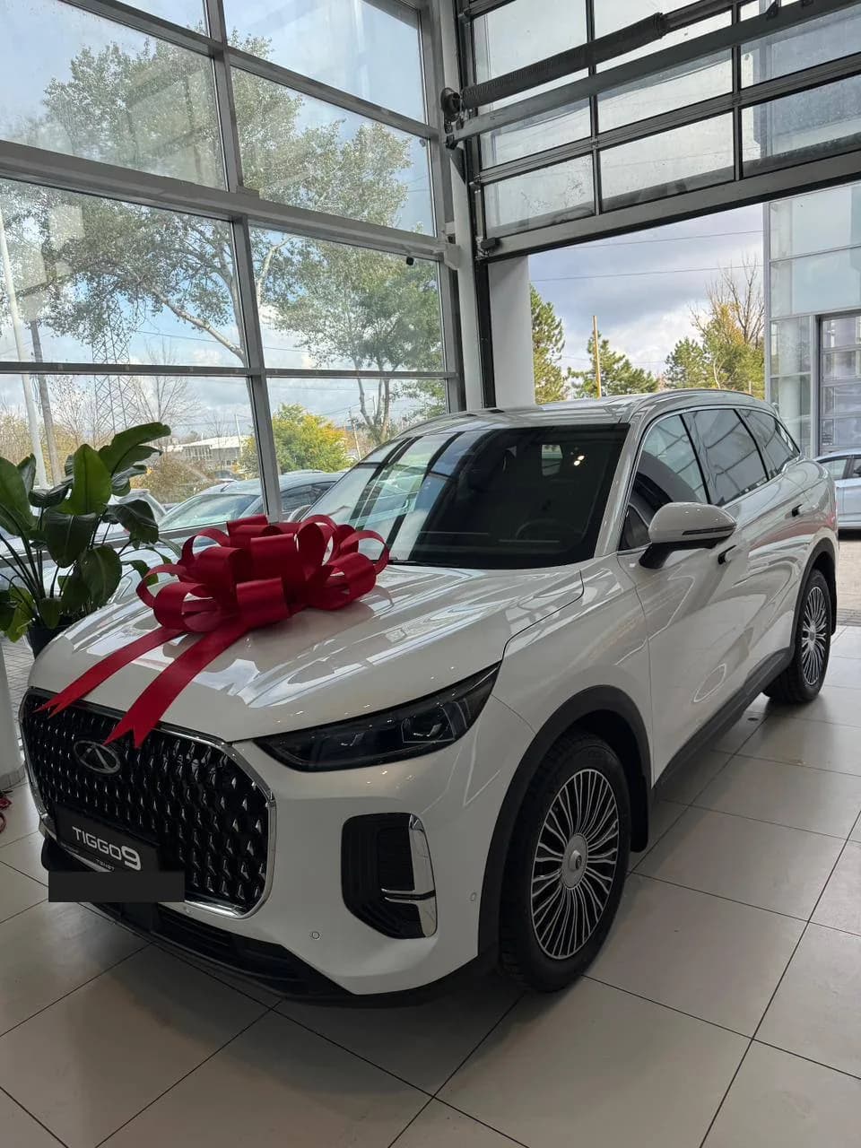 Chery Tiggo 9 на площадке выдачи