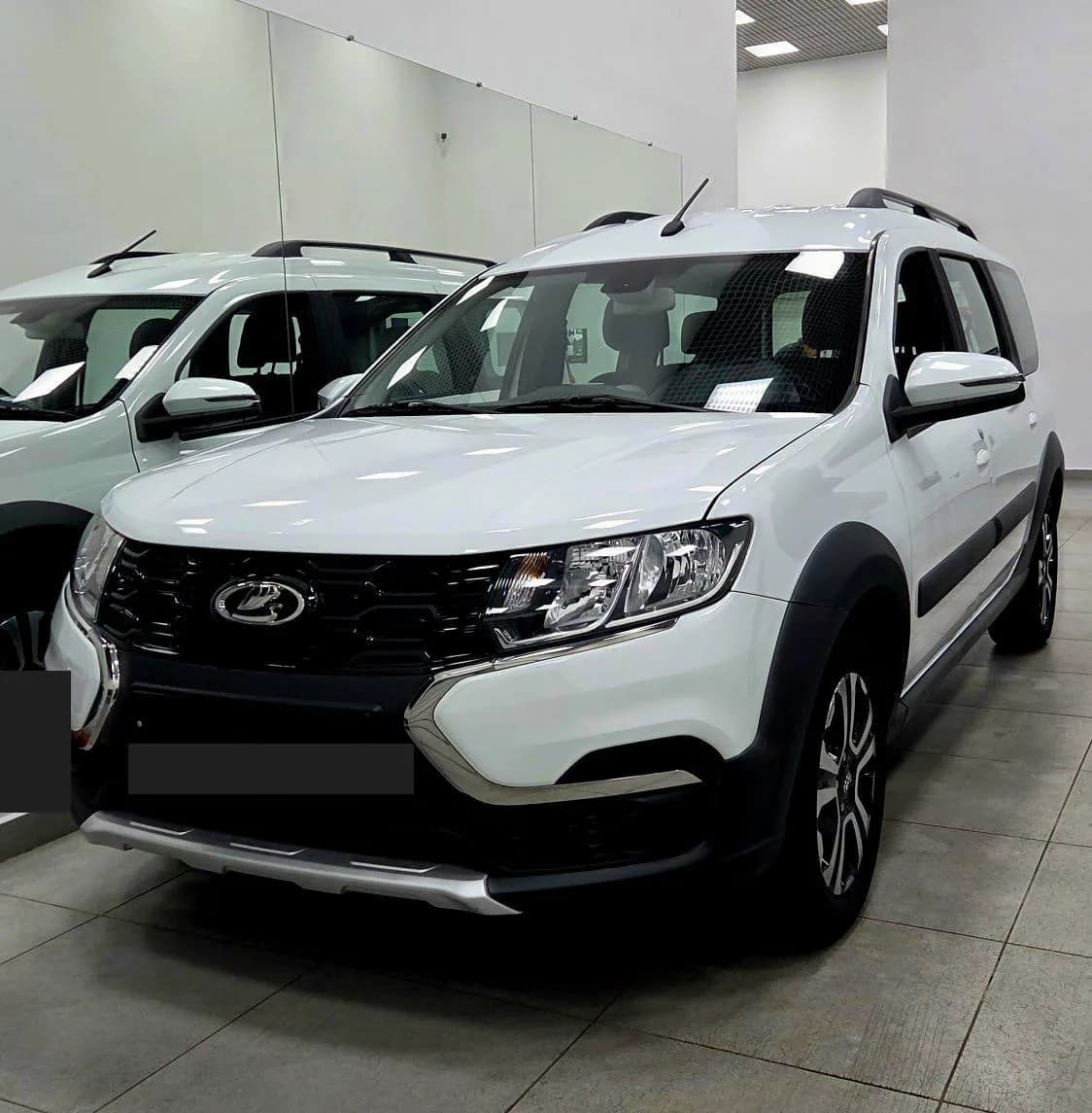 Lada Largus на площадке выдачи