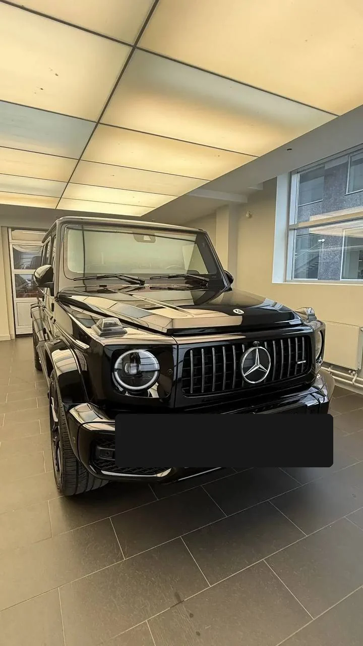Mercedes-Benz G-Class на площадке выдачи