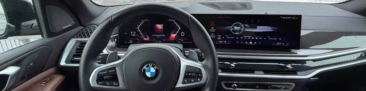BMW X5 на площадке выдачи