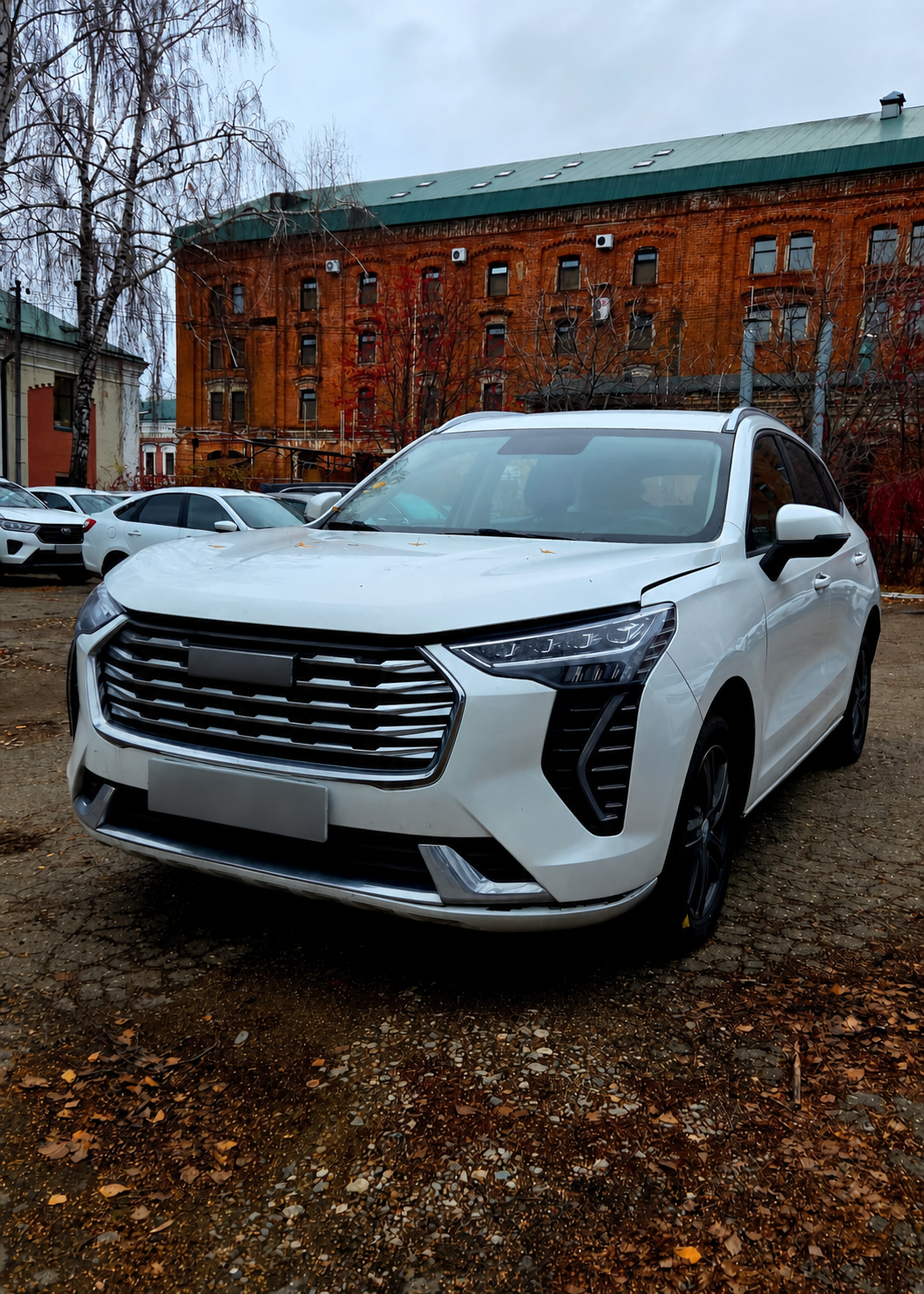 Легковой автомобиль на выдаче с закрытым номерным знаком