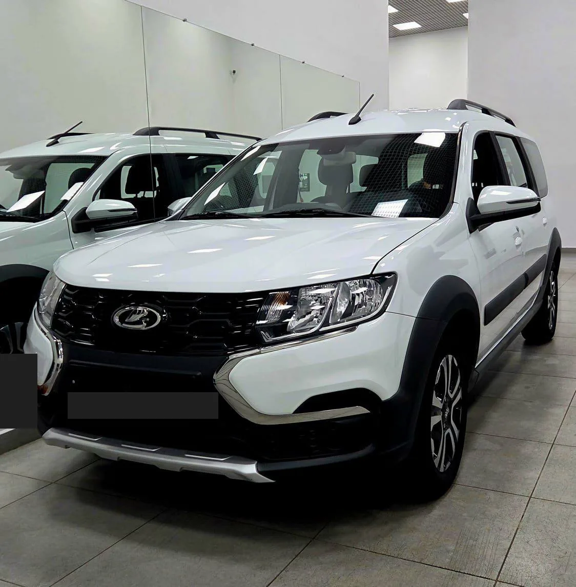 Lada Largus на площадке выдачи